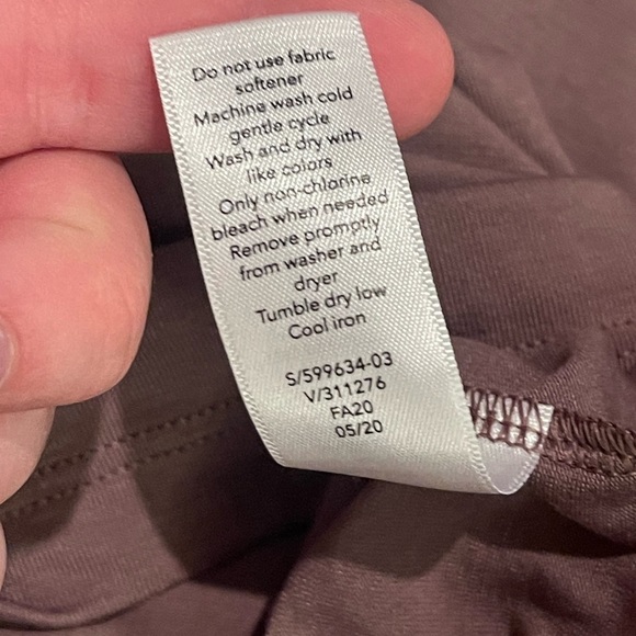 Athleta asymmetrical ruched pleated tee - Picture 7 of 7